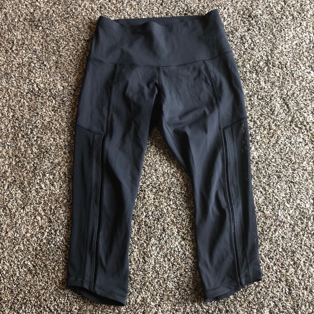 Black lululemon capris!!